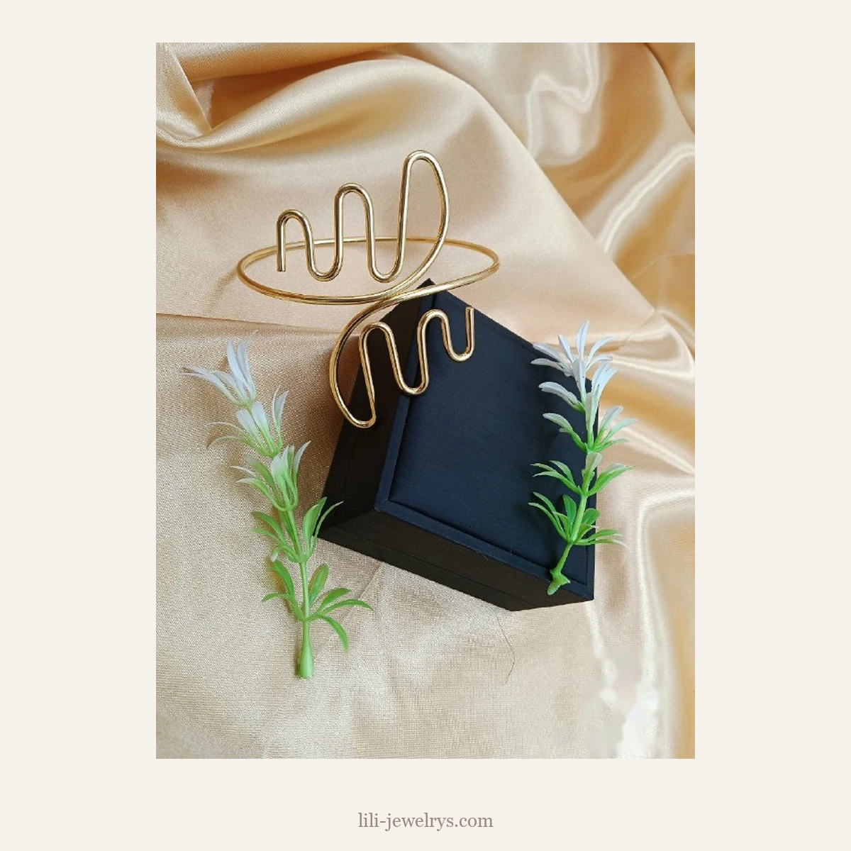 سوار للذراع LILI-0745 | Arm cuff LILI-0745