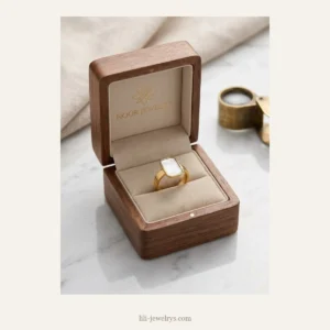 خاتم بتفصيلة بيضاء LILI-1396 | White detail ring LILI-1396